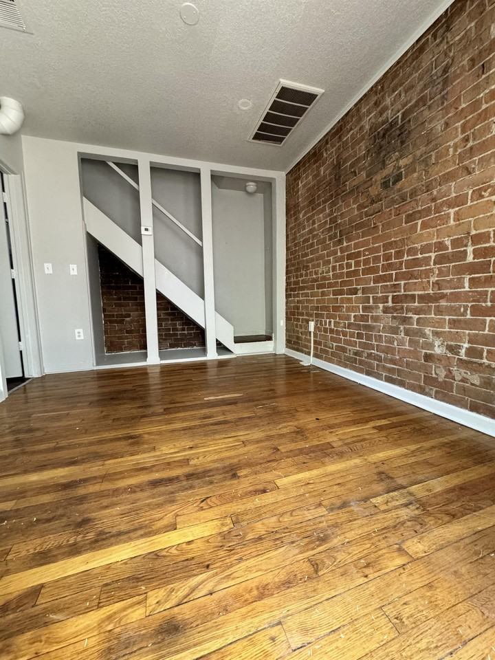512 W Fillmore St #03 - Photo 2 of 36