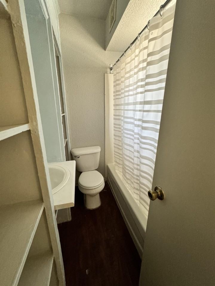 512 W Fillmore St #03 - Photo 6 of 36