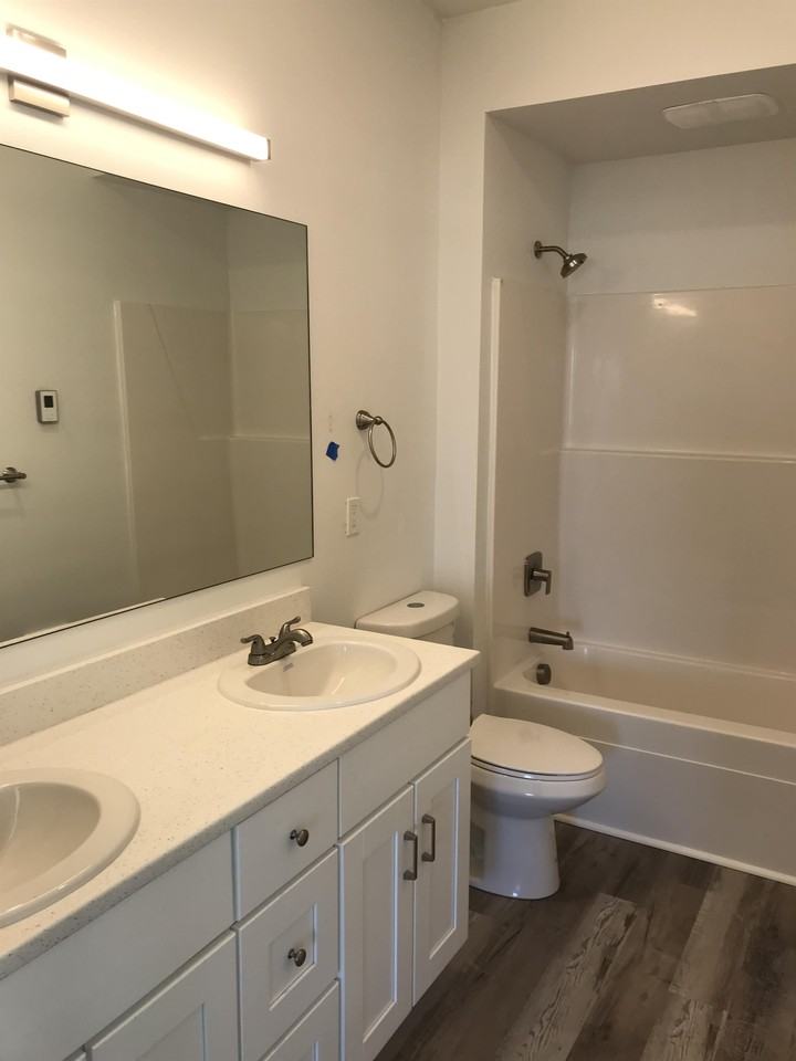 719 Nw 2nd St #1 - Photo 4 of 4