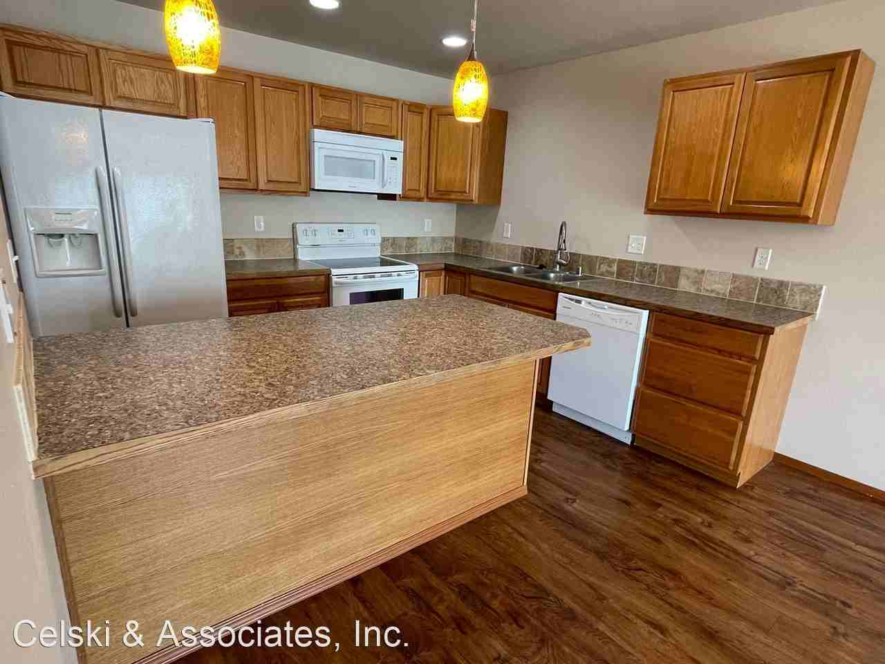 71 S 39th 101-114 - Photo 2 of 14