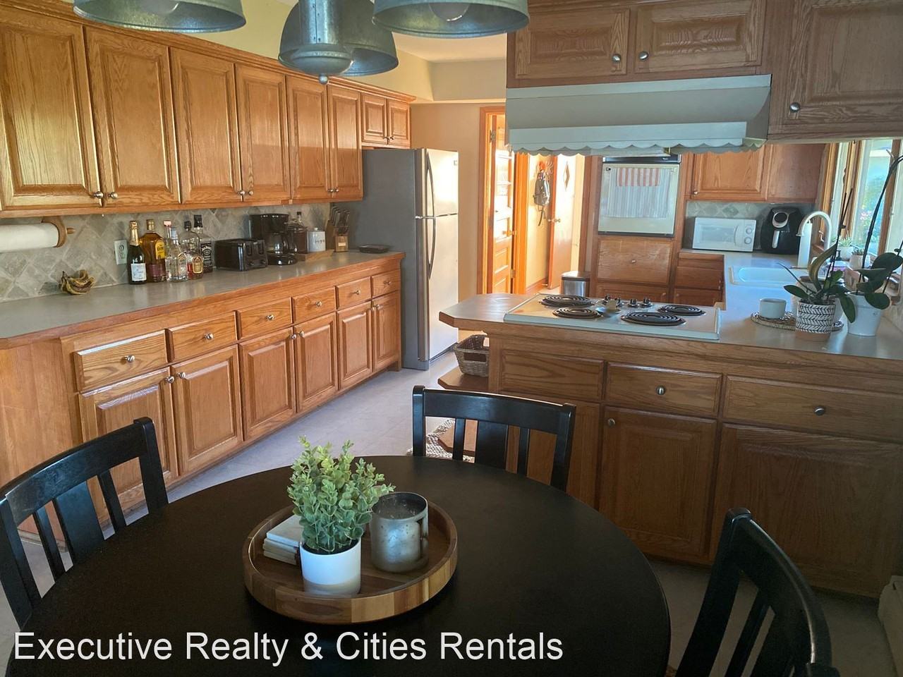 17021 Sunset Ave - Photo 3 of 22