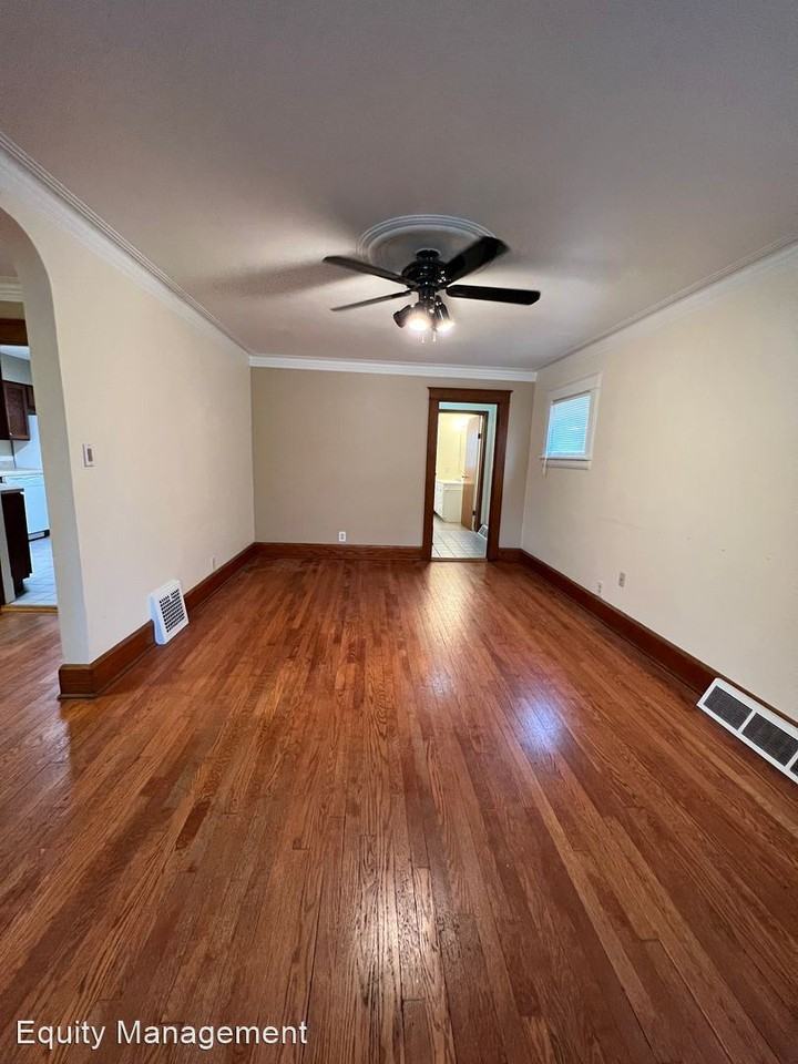 131 Townsend Ave - Photo 2 of 19