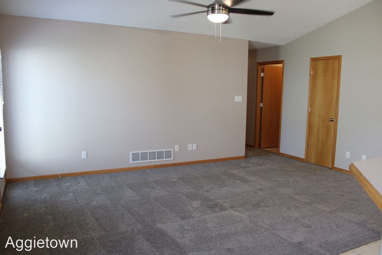 804-06 Douglas Way - Photo 2 of 14