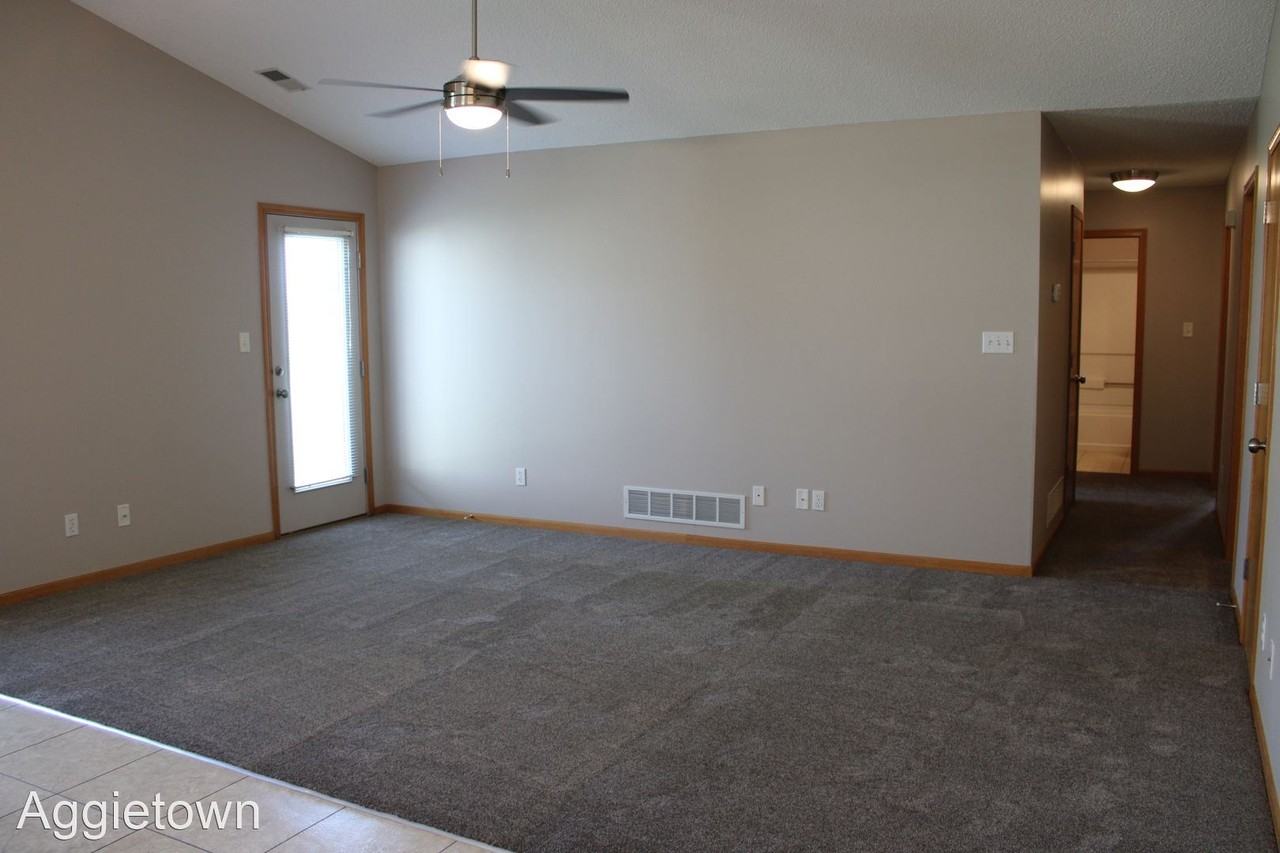 804-06 Douglas Way - Photo 3 of 14