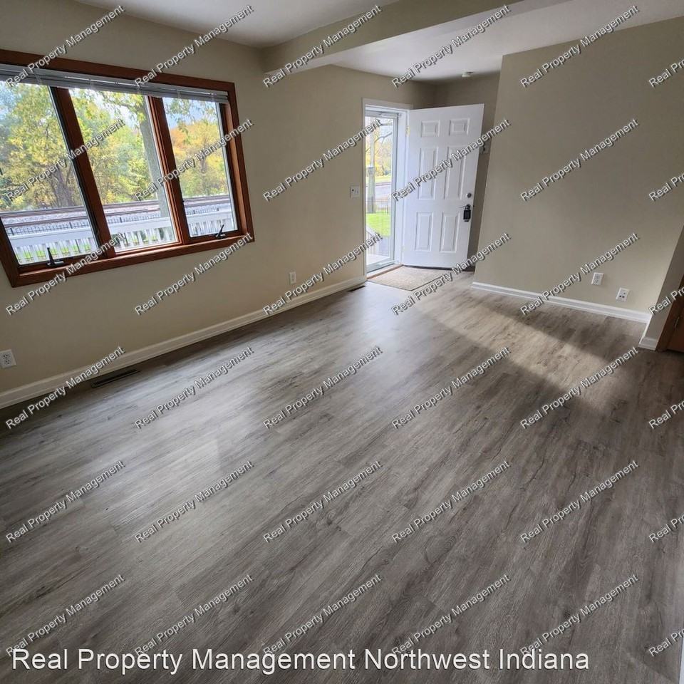 91 E Woodville Ln - Photo 2 of 13