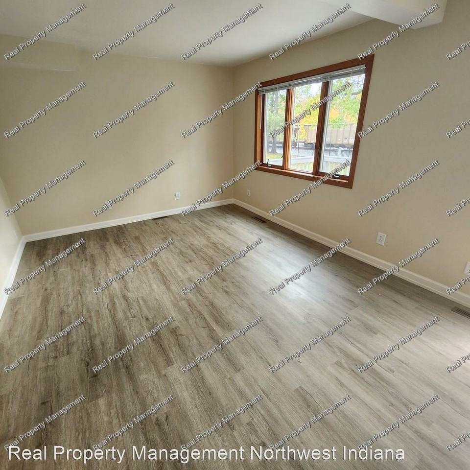 91 E Woodville Ln - Photo 3 of 13