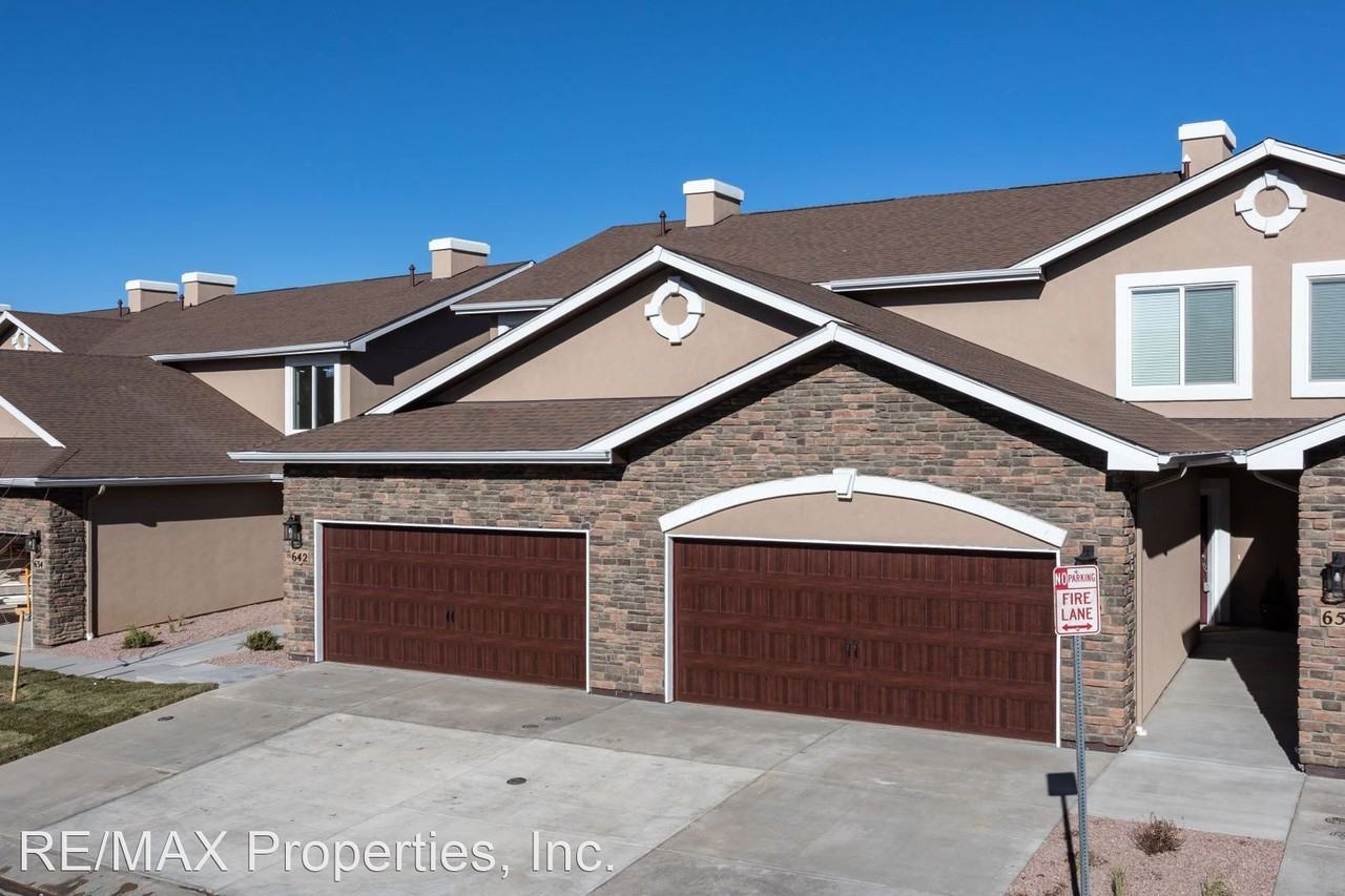 End Unit Home in D20!! - Photo 2 of 41