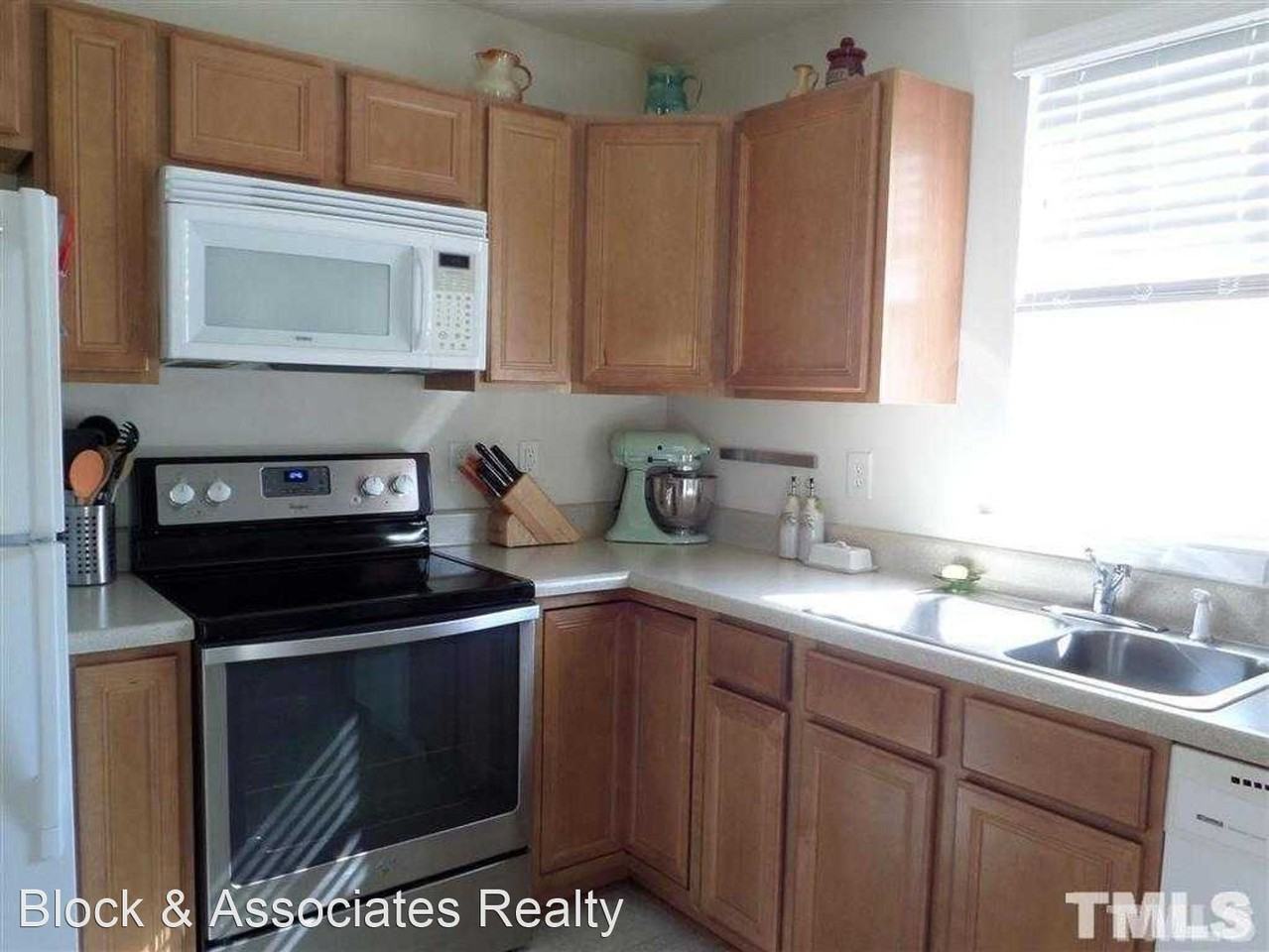 9813 Layla Ave - Photo 3 of 12