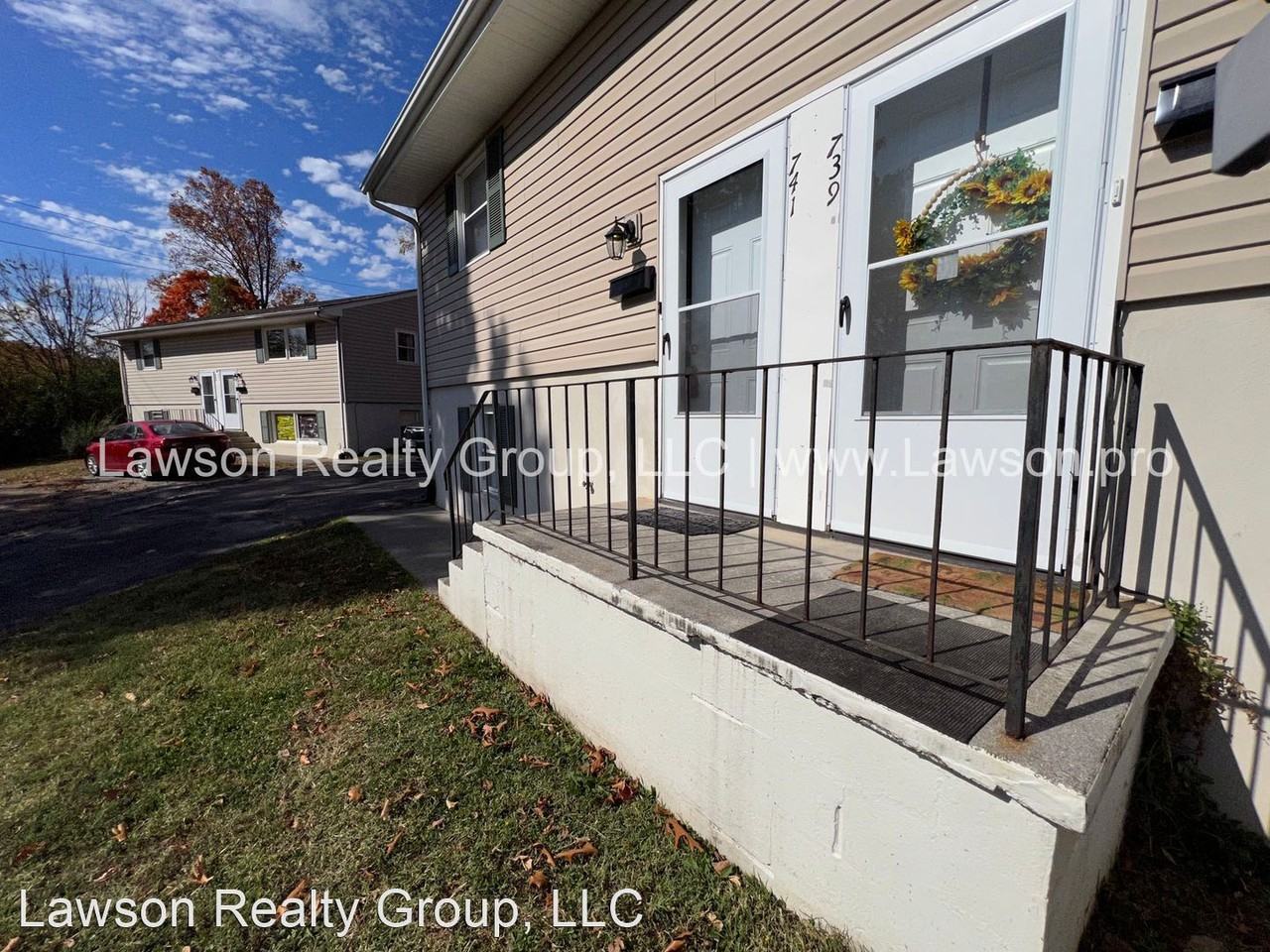 741 Suburban Ave., SW - Photo 3 of 26