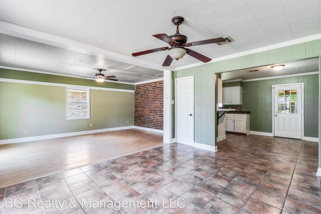 115 Lindsey Cir - Photo 2 of 15