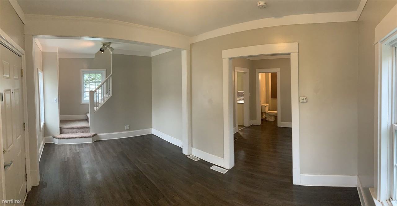 1060 Logan St Se - Photo 2 of 10