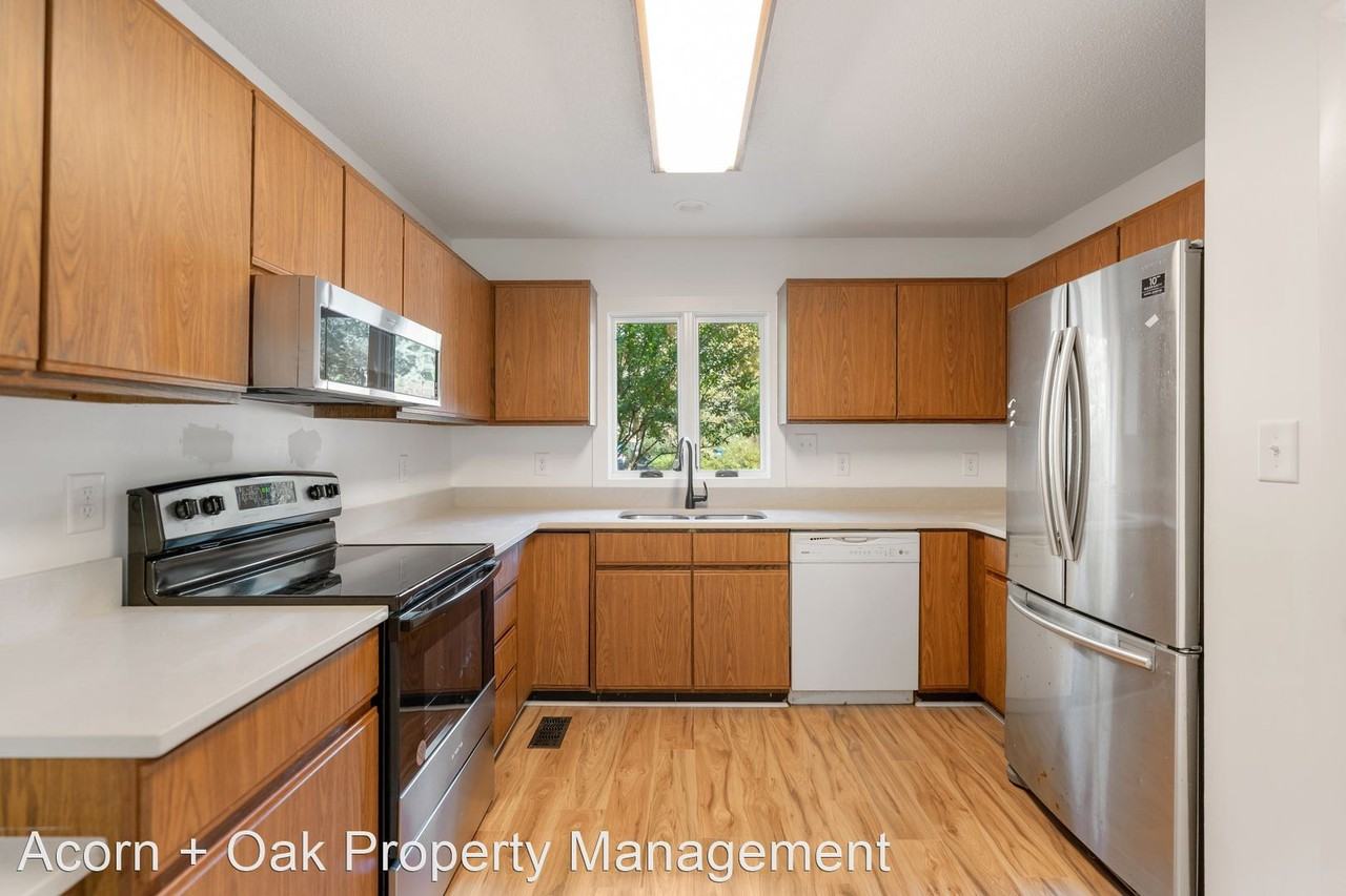 109 Twisted Oak Pl - Photo 2 of 14