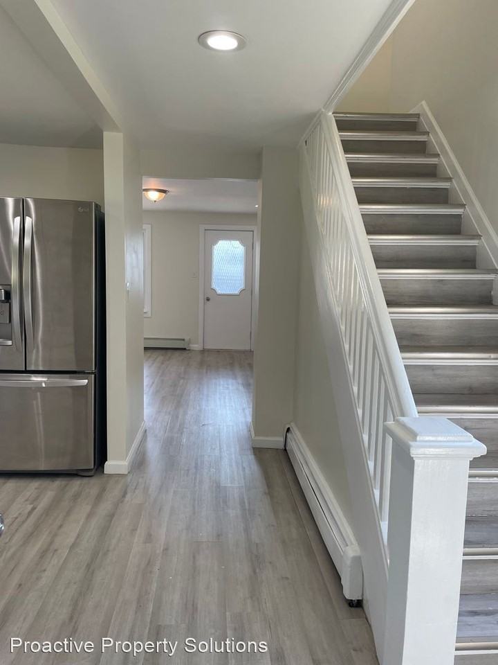 217 N Fillmore Ave - Photo 3 of 28