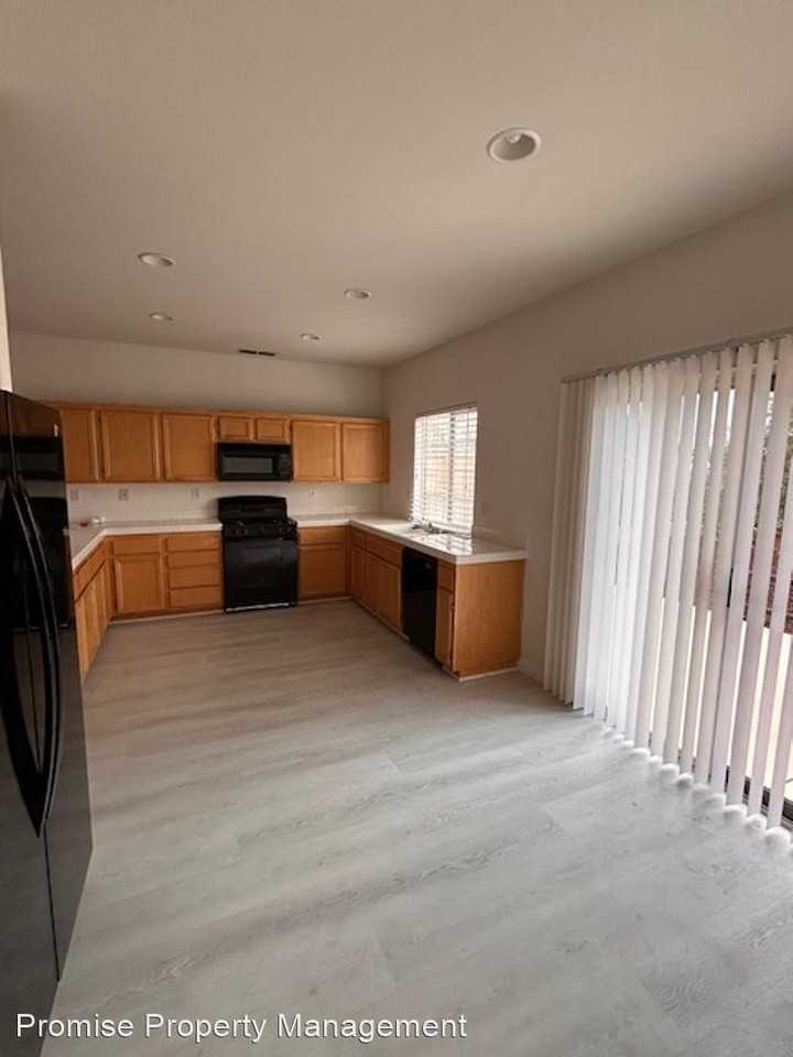 1281 Avenida Amistad - Photo 3 of 19