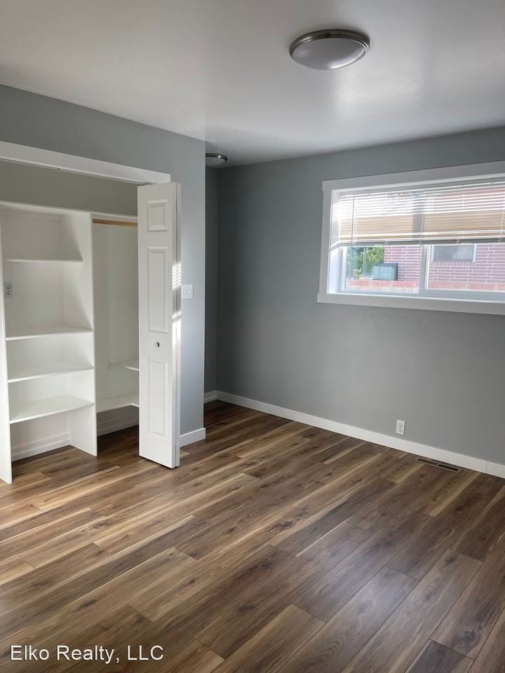 575 Cedar St - Photo 3 of 10