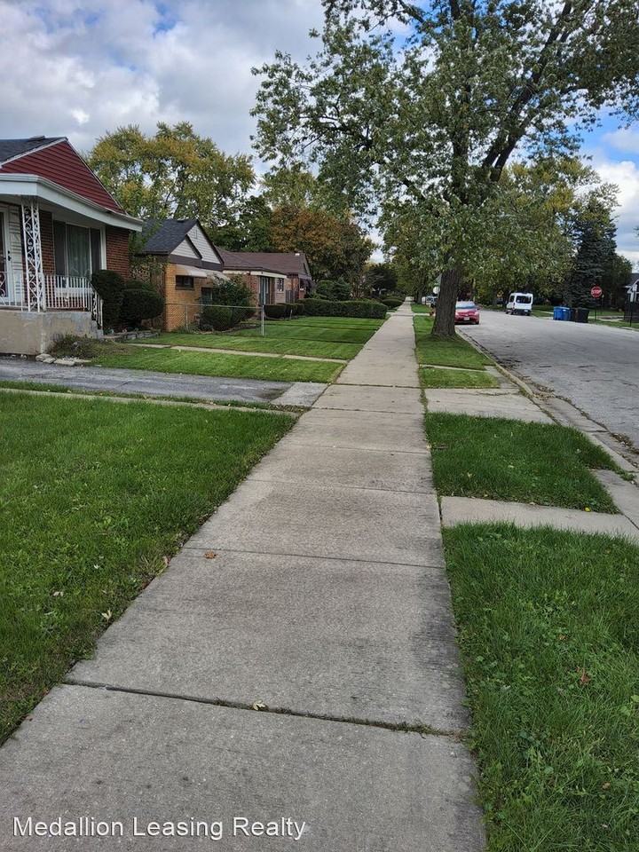 916 W 129th Pl - Photo 2 of 30