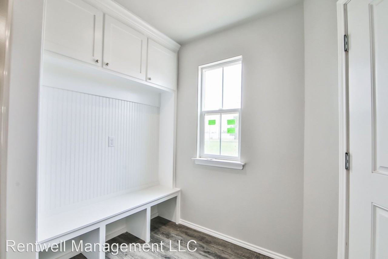 308 Locust St - Photo 3 of 29