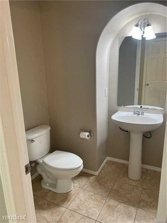 14 Conservatory Dr - Photo 3 of 10