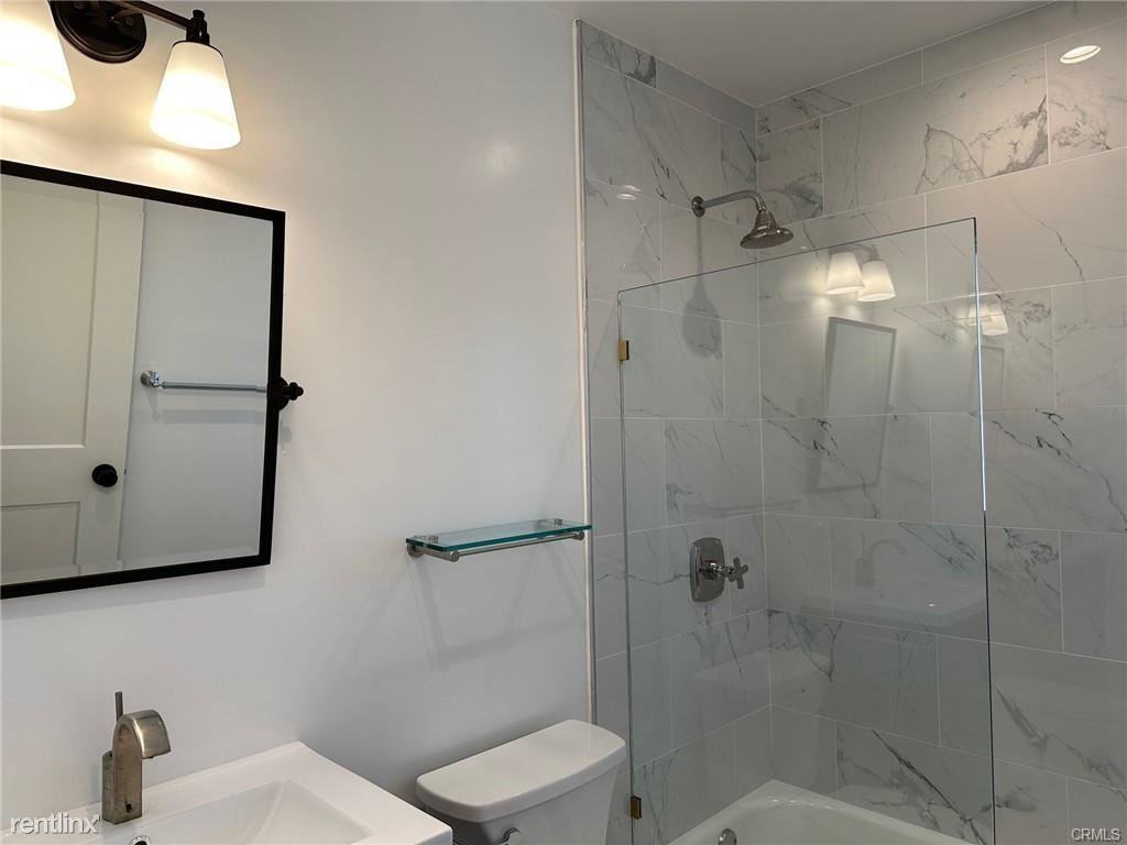 1023 11th St - Photo 2 of 9