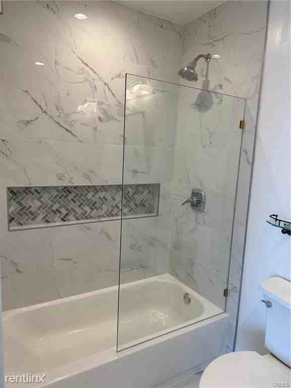 1023 11th St - Photo 3 of 9