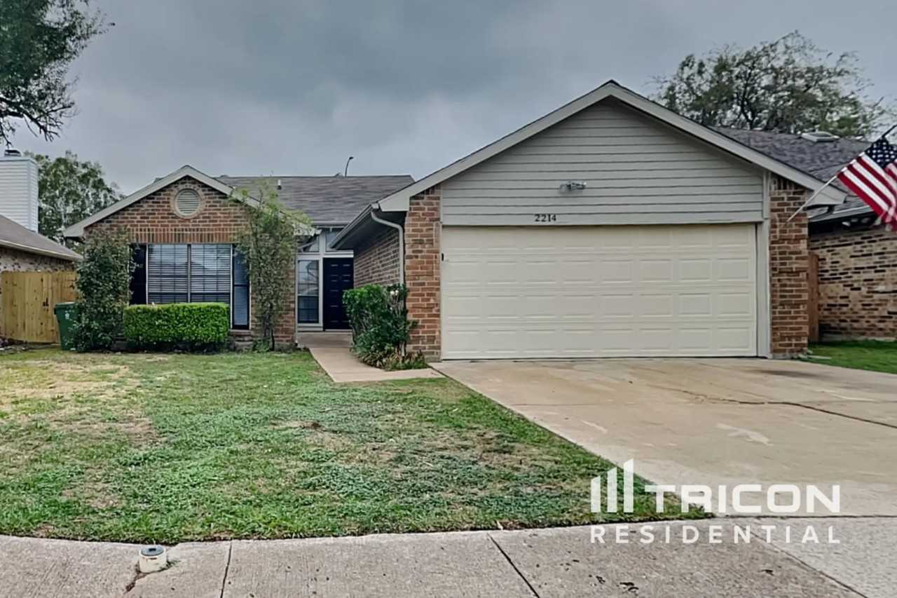 2214 Gladstone Dr - Photo 2 of 17