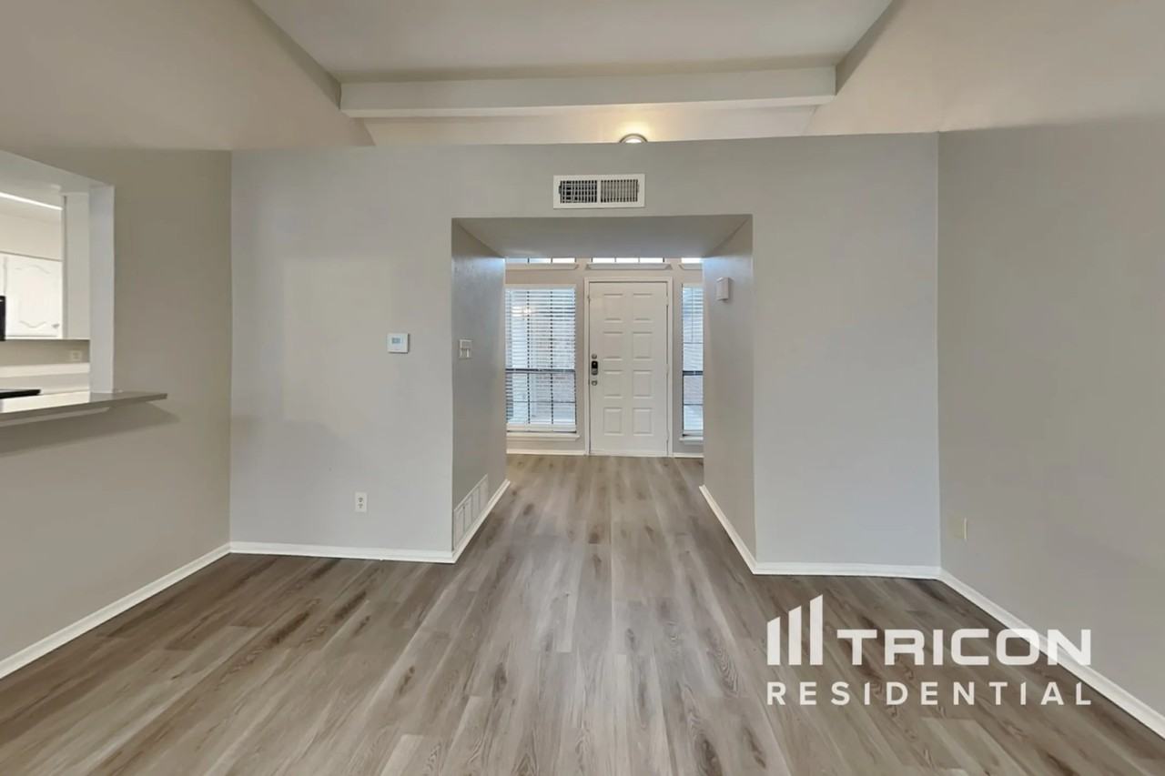 2214 Gladstone Dr - Photo 3 of 17