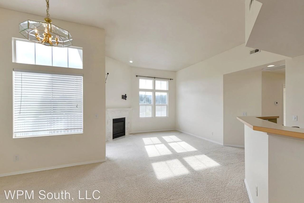 5256 236th Pl Se - Photo 2 of 10
