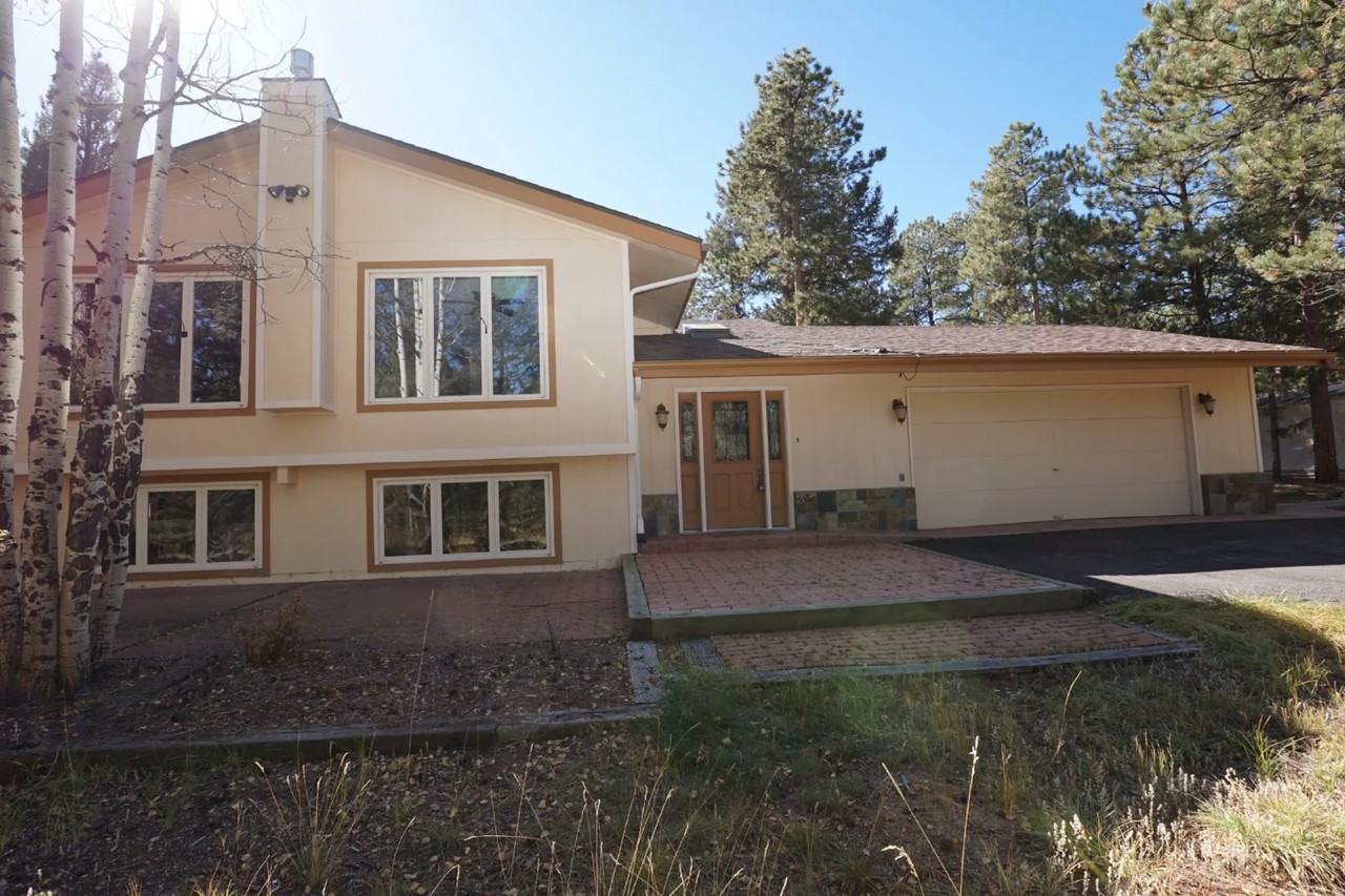 1293 Woodside Dr - Photo 3 of 10