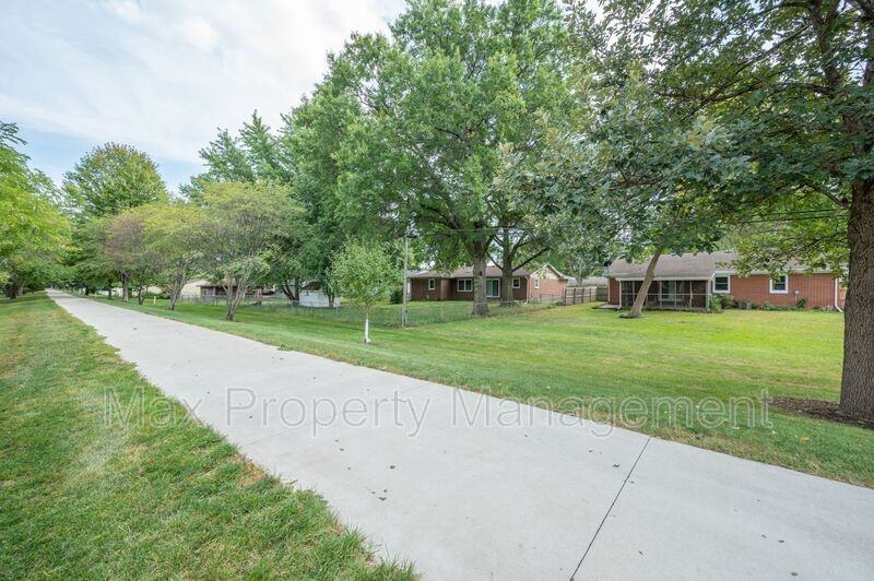 5707 Nw 66th Ave - Photo 6 of 20