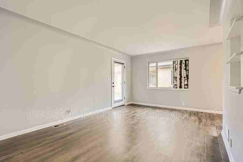 2442 S Corona St - Photo 3 of 11