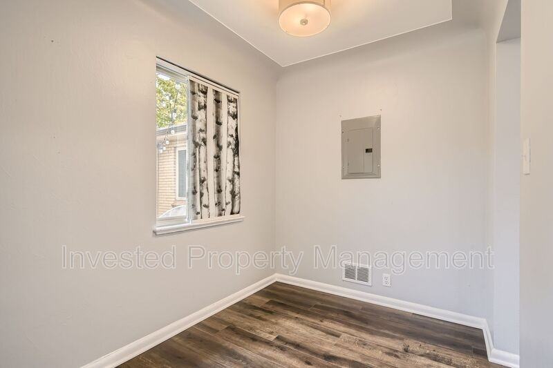 2442 S Corona St - Photo 4 of 11