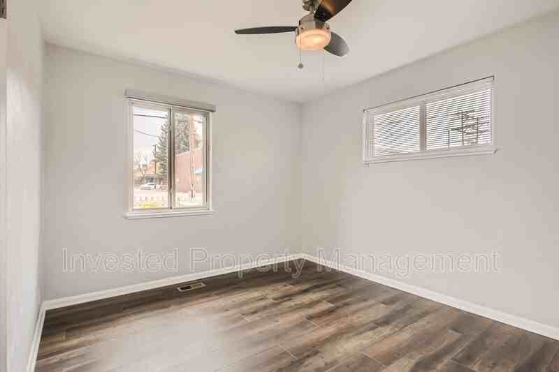 2442 S Corona St - Photo 6 of 11