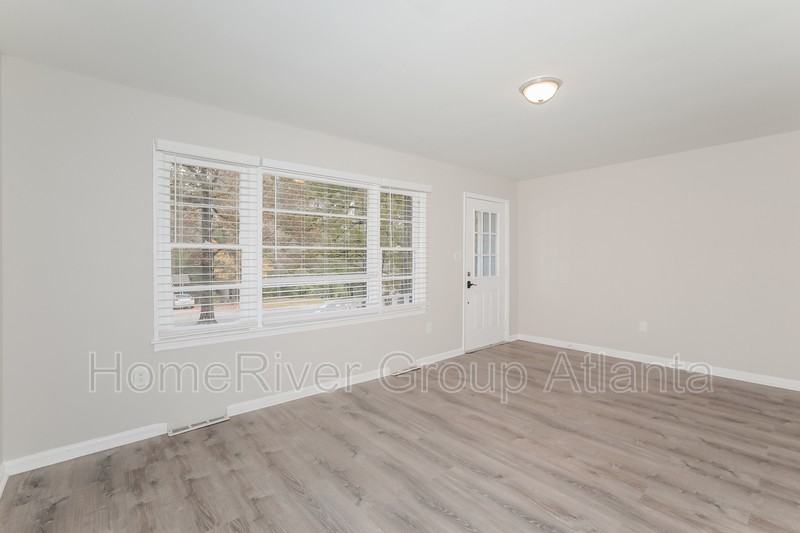 9206 Blackwell St - Photo 3 of 18