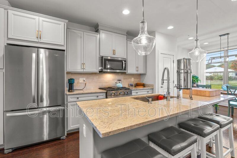 5136 Randolph Rd - Photo 6 of 34