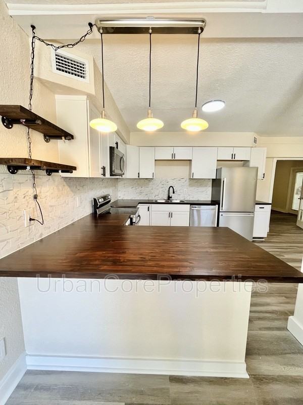 427 18th Ave N #S - Photo 2 of 17