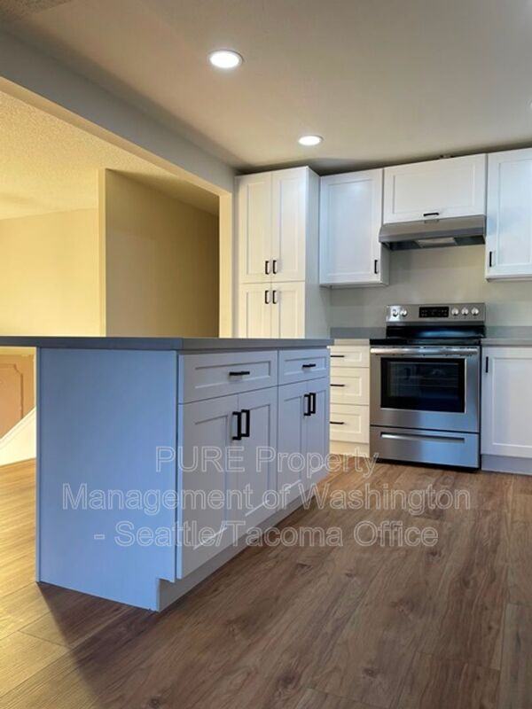 1727 45th Ave Sw - Photo 3 of 28