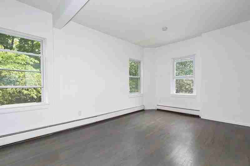 144 Union St - Photo 4 of 10