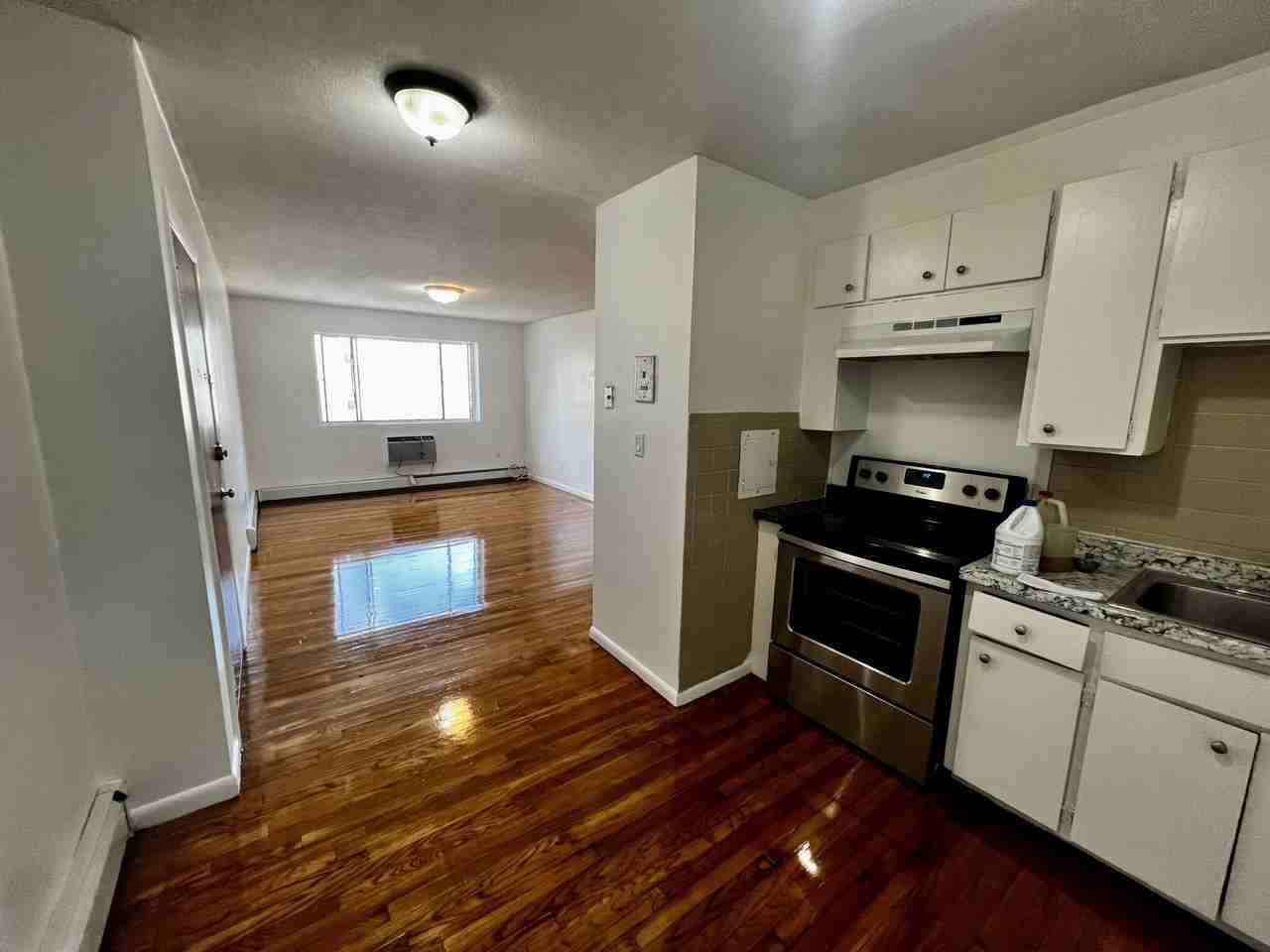 155 Williams St #18 - Photo 2 of 7