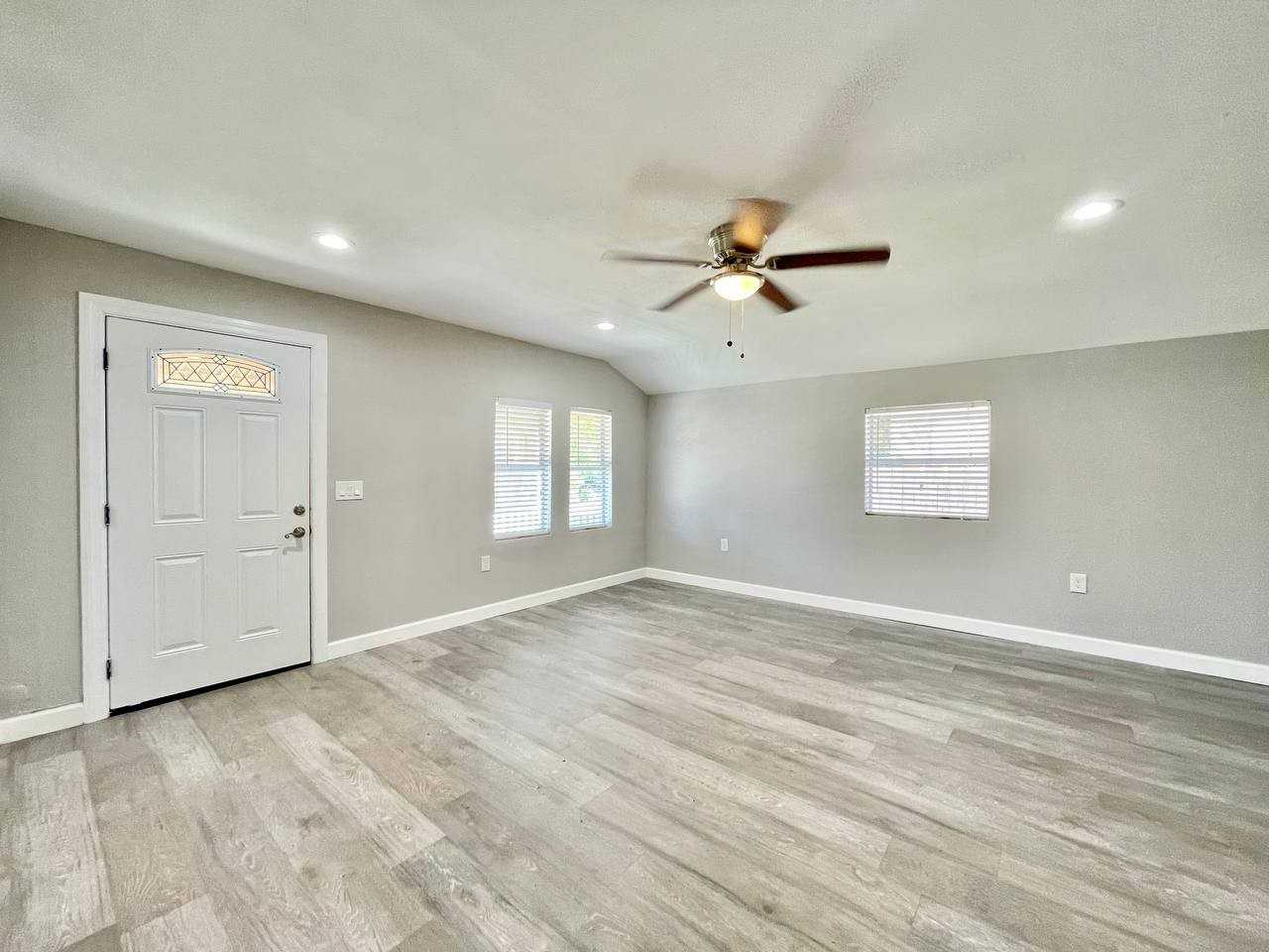 7108 S Mascotte St - Photo 3 of 30