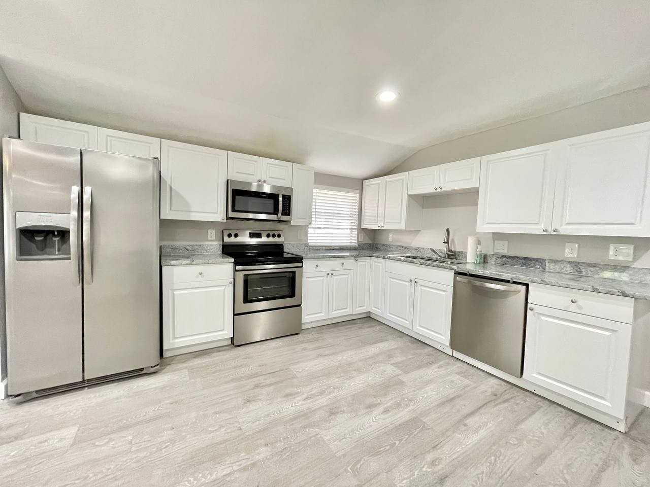 7108 S Mascotte St - Photo 7 of 30