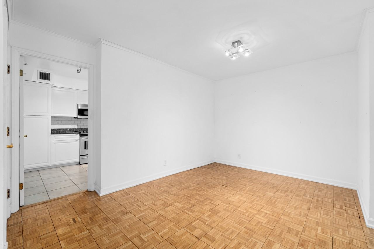 1077 30th St Nw #304 - Photo 6 of 21