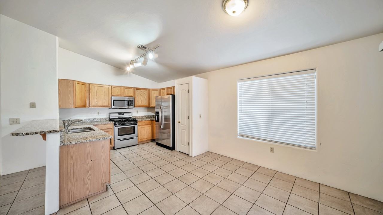 2252 W Silver River Way - Photo 6 of 25