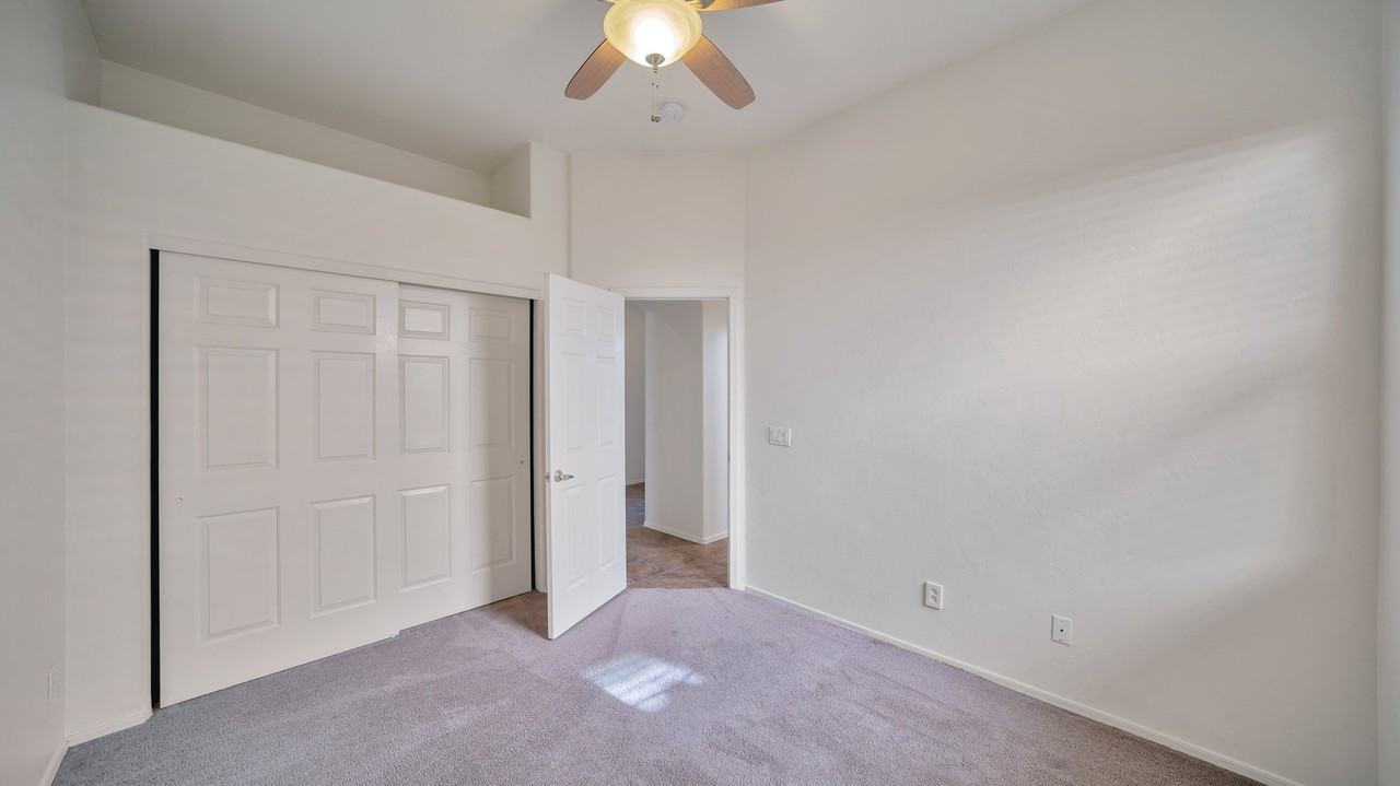 76 N Desert Stream Dr - Photo 5 of 25