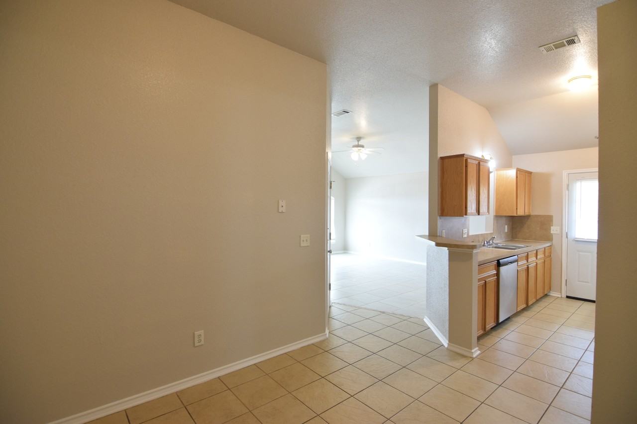 4001 Eula Bea Ct - Photo 5 of 20