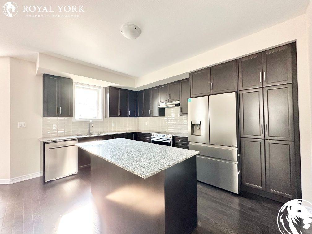 310 Main St W - Photo 3 of 43