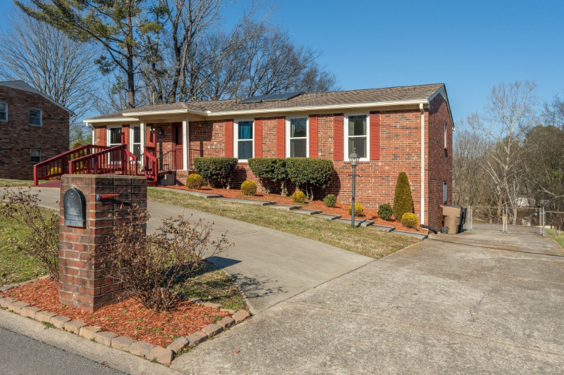 308 Ash Grove Dr - Photo 2 of 18