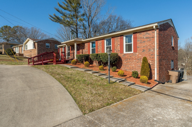 308 Ash Grove Dr - Photo 3 of 18