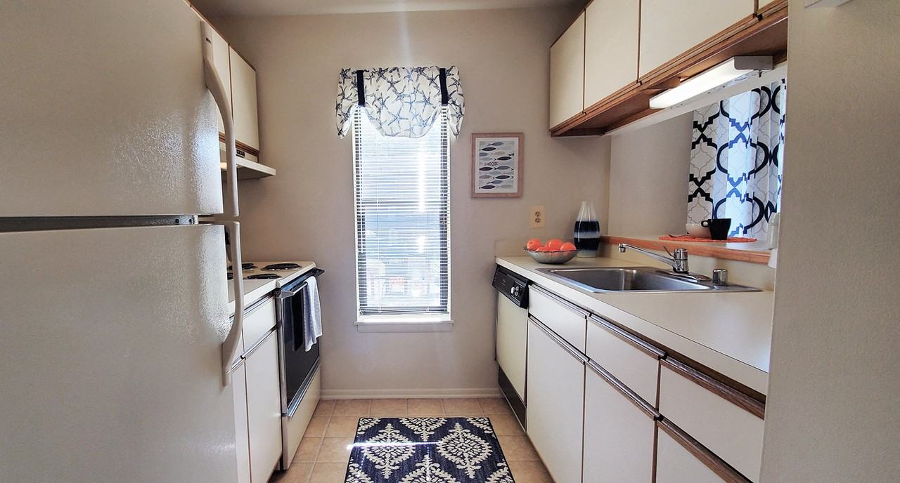 Mountain Ridge Apartments - Photo 5 of 7