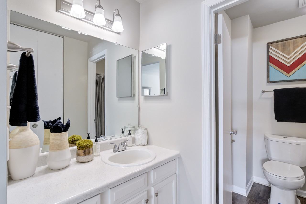 Lincoya Bay Apartments and Townhomes - Photo 5 of 26