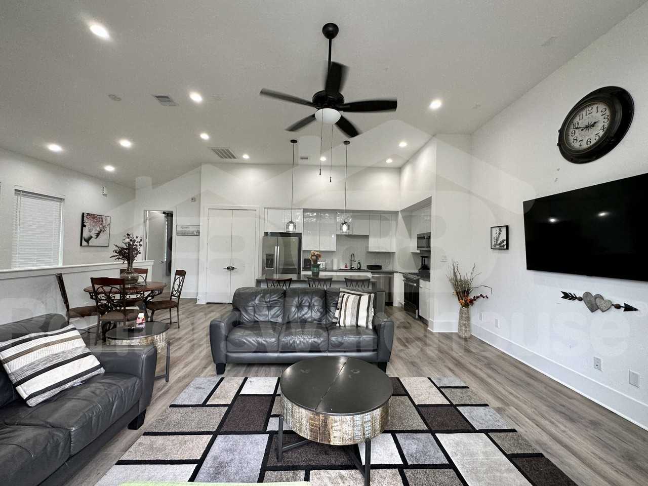 6642 Del Rio St - Photo 3 of 10